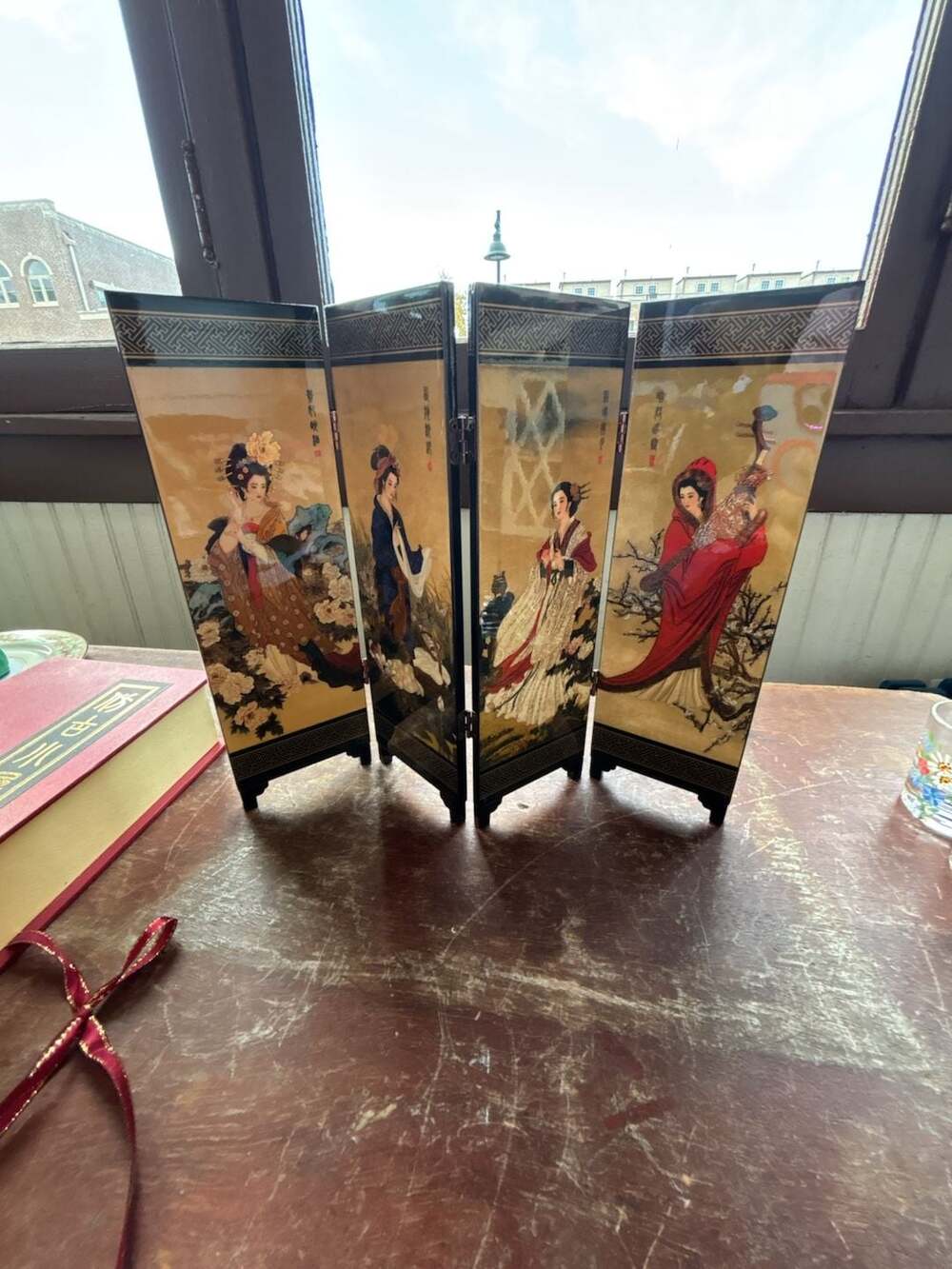 Chinese Ancient Four Beauties Miniature Lacquer Folding Screen Box